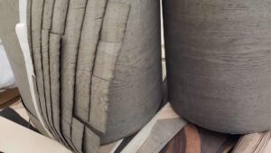 Planches de marqueterie dans l'atelier d'ébéniste au cours du stage en ébénisterie vers Castres