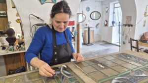 Formation vitrailliste à Carcassonne avec Clémence