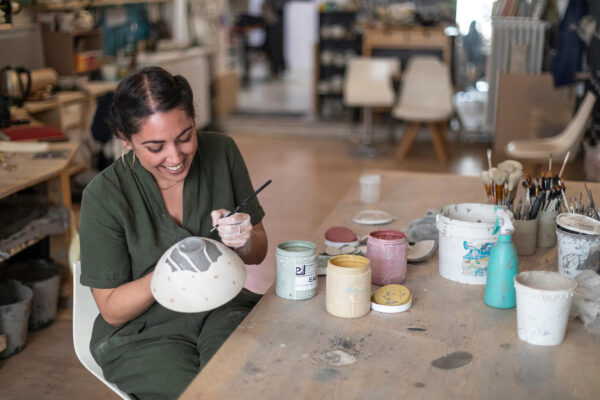 Ophélie Blancard, formatrice céramiste de la formation tournage céramique à Montpellier