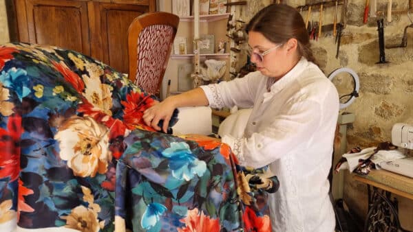 Formation en tapisserie d'ameublement avec un tapissier garnisseur entre Toulouse et Montpellier dans le Minervois