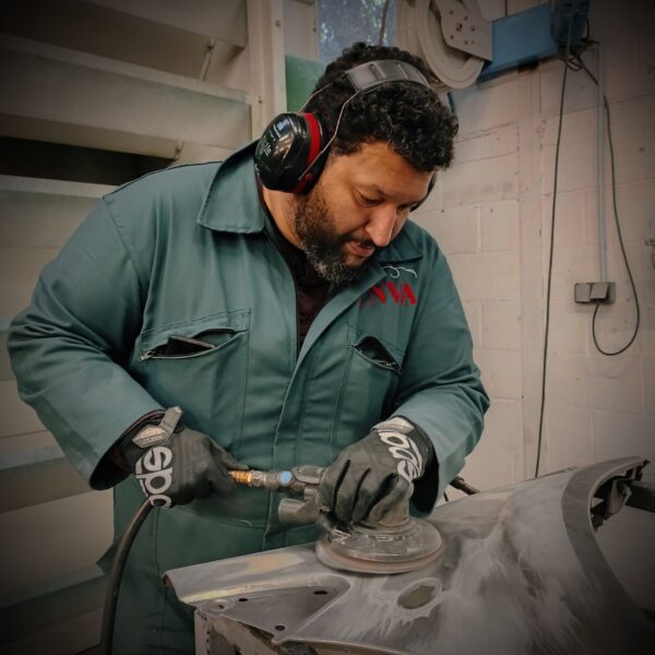 Detailing pendant la formation carrosserie carrossier professionnel à Paris