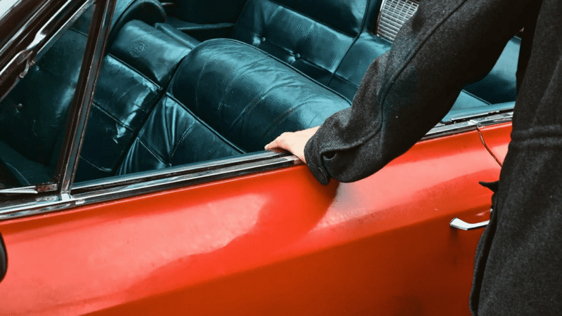 Formation sellerie automobile - siège avec un sellier vers Paris en Ile de France