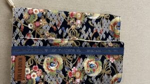 Extérieur de la pochette atelier couture livre