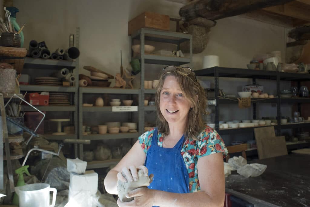 Dominique Thomas, céramiste dans l'Aude - Crédit cr-Céline Gaille@adt-aude