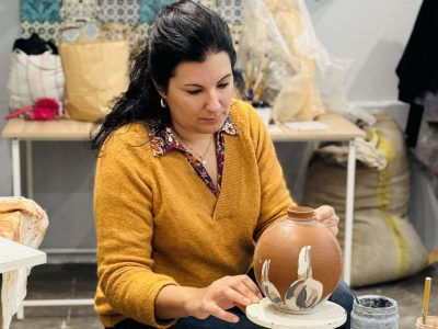 Virginie Guilleminot, céramiste et créatrice d'azulejos