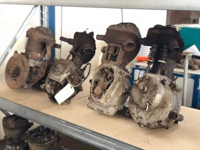 Pièces détachées pendant la formation à la mécanique moto intensive vers Paris en Ile-de-France