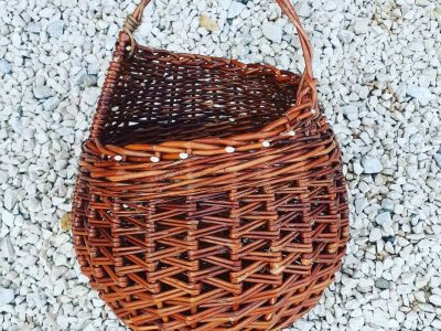 Petit paniers en osier tressé formation à la vannerie d'osier dans les Landes