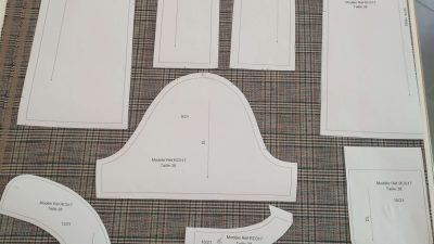 Patrons de couture pendant l'atelier avec sur surjeteuse