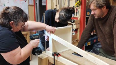 Premier meuble pendant le stage de menuiserie à Bordeaux