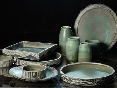 Eléments en céramique pendant une formation autour de la poterie avec une céramiste à Paris