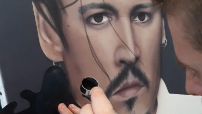 Tableau de Johnny Depp au cours du stage de peinture à l'aérographe