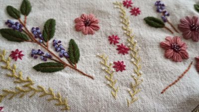 Détail d'une broderie pendant le stage vers Tarbes