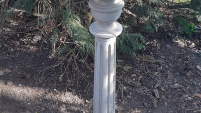 Meuble d'entrée avec patine blanche restauré au cours de l'atelier