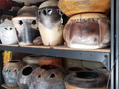 Quelques poteries en sigillée faites pendant la formation céramique Sigillée vers Perpignan en Catalogne