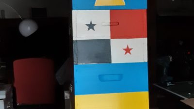 Ruche originale pendant le stage en apiculture chez l'apiculteur entre Toulouse, Castres et Albi