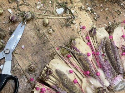 Préparation couronne formation fleurs séchées à Paris
