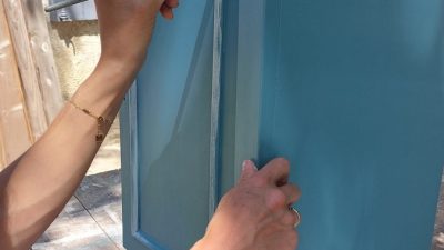 Patine sur meuble en cours pendant l'atelier vers Bordeaux