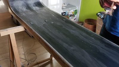 Atelier pour fabriquer ses skis au cours du stage en ébénisterie