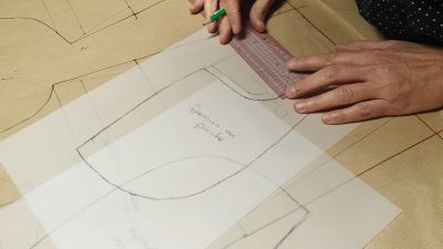 Patronage de jupe pendant le stage de couture à Montpellier