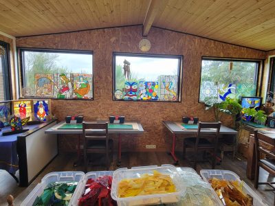 Atelier de Slim avec magnifique vue dans lequel se passe la formation Vitrailliste dans le Perche