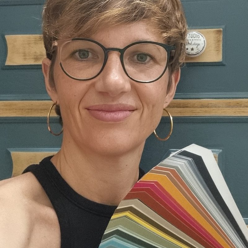 Yasmine Foy, restauratrice de meubles sur Toulouse