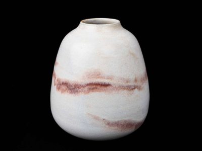 Vase blanc marbré formation tournage céramique dans l'Aude