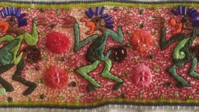 Danse Tribale perlée avec Alexia à Tarbes pendant l'atelier intermédiaire de la broderie perlée (au point de Lunéville)