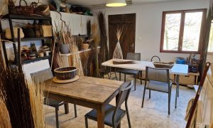 Atelier pendant la formation vannerie autour de Paris en Île-de-France avec un vannier