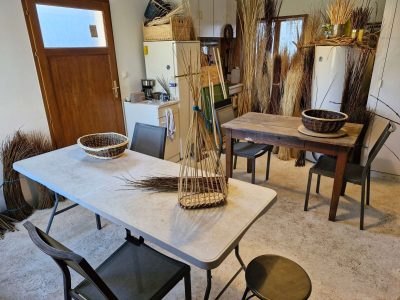 Atelier pendant la formation vannerie autour de Paris en Île-de-France avec un vannier
