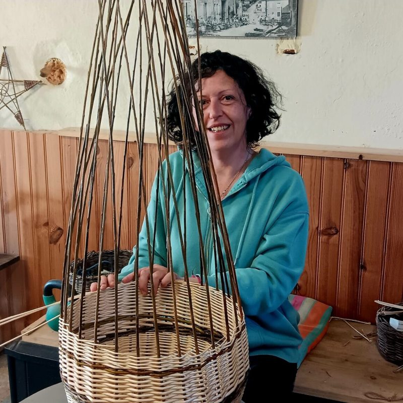 Audrey, artisan vannier à Fayl Billot