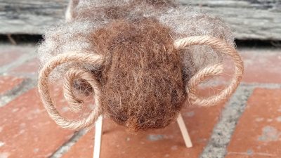 Création fantaisiste en laine fabriquée pendant le stage