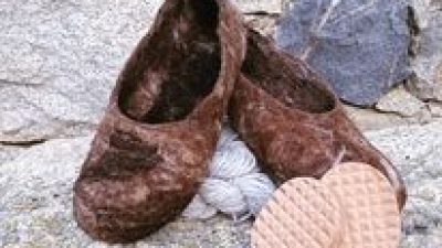 Exemples de chaussons en laine fabriqués pendant le stage