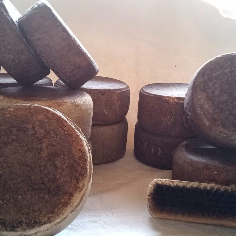 Fromages affinés par une bergère éleveuse Dolores Levillain