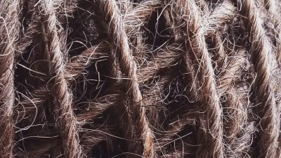 Pelote de laine pendant le stage de tissage