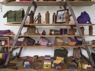 Boutique de maroquinier vers Bordeaux au cours de la formation maroquinerie en Gironde