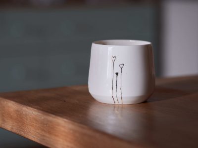 Mug créé pendant une formation céramique et poterie avec une céramiste vers Nantes