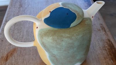 Théière pendant le stage de poterie vers Angoulême