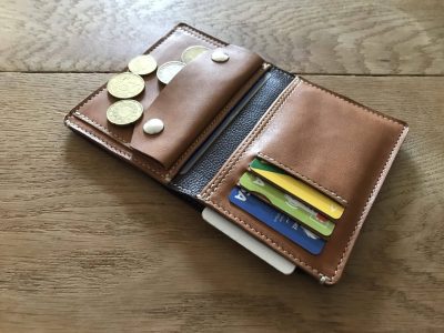 Portefeuille en cuir au cours de la formation maroquinier vers Bordeaux