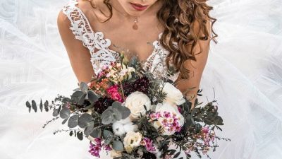 Exemple de composition florale écologique et saisonnière pour un mariage composée pendant le stage de fleuriste