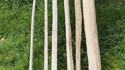 Morceaux bruts de bois au cours du stage avec un ébéniste entre Paris et Reims