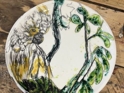 Assiette pendant la formation décoration céramique vers Biarritz et Bayonne