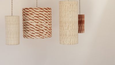 lustres décoratifs en laine dans l'atelier de tisserand pendant le stage