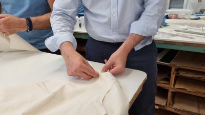 Patronage en cours pendant le stage de stylisme et couture à Toulouse