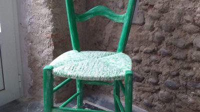 Chaise verte stage rempaillage de chaises en torons de tissus