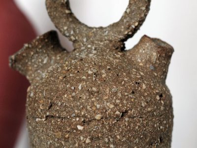 Poterie originale de la formatrice céramiste Océane qui propose une formation en céramique dans le Béarn