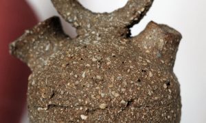 Poterie originale de la formatrice céramiste Océane qui propose une formation en céramique dans le Béarn