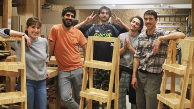 Stagiaires pendant le stage de menuiserie à Bordeaux