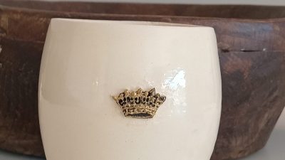 Création d'une tasse fait par Aude à Aix-en-Provence pendant le stage en tournage céramique en PACA