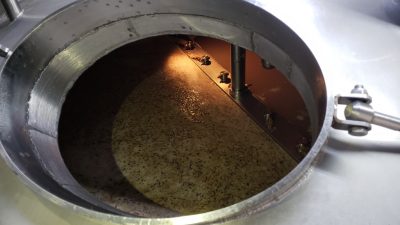 Distillation du whisky pendant le stage