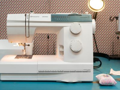 Machine à coudre formation Couture en région PACA : métiers de la mode et vêtement flou